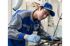 日本理工情報専門学校 インタビュー1